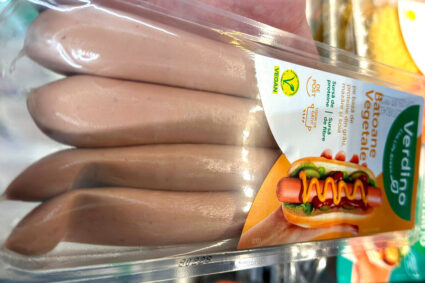 ai-mancat-crenvursti-de-post-din-carrefour?-am-aflat-din-ce-sunt-facuti,-de-fapt