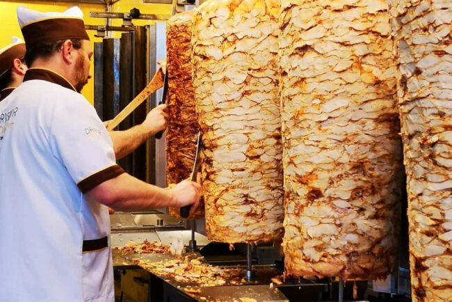 ce-salarii-au-shaormarii-de-la-dristor-kebab,-baneasa,-socului-kebap-si-shaormeriile-de-cartier,-acum,-in-2026