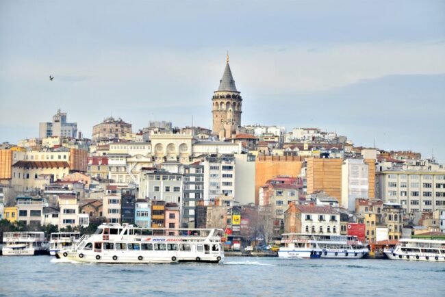 doua-cladiri-s-au-prabusit-in-istanbul-in-urma-unei-explozii-de-gaz-cu-cateva-zile-inaintea-barajului-cu-romania
