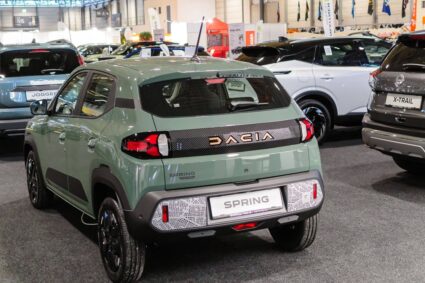 francezii-au-testat-dacia-spring-si-au-ramas-impresionati:-e-in-top-alaturi-de-rivalele-ei