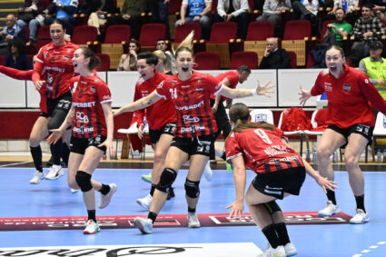 victorie-senzationala-pentru-handbalistele-gloriei-bistrita-in-optimile-ligii-campionilor