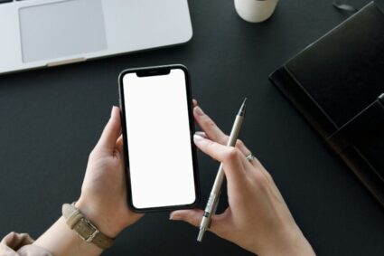 sase-din-zece-copii-din-romania-au-primit-mesaje-cu-caracter-sexual-pe-internet.-un-regulament-al-pe-stagneaza-de-doi-ani