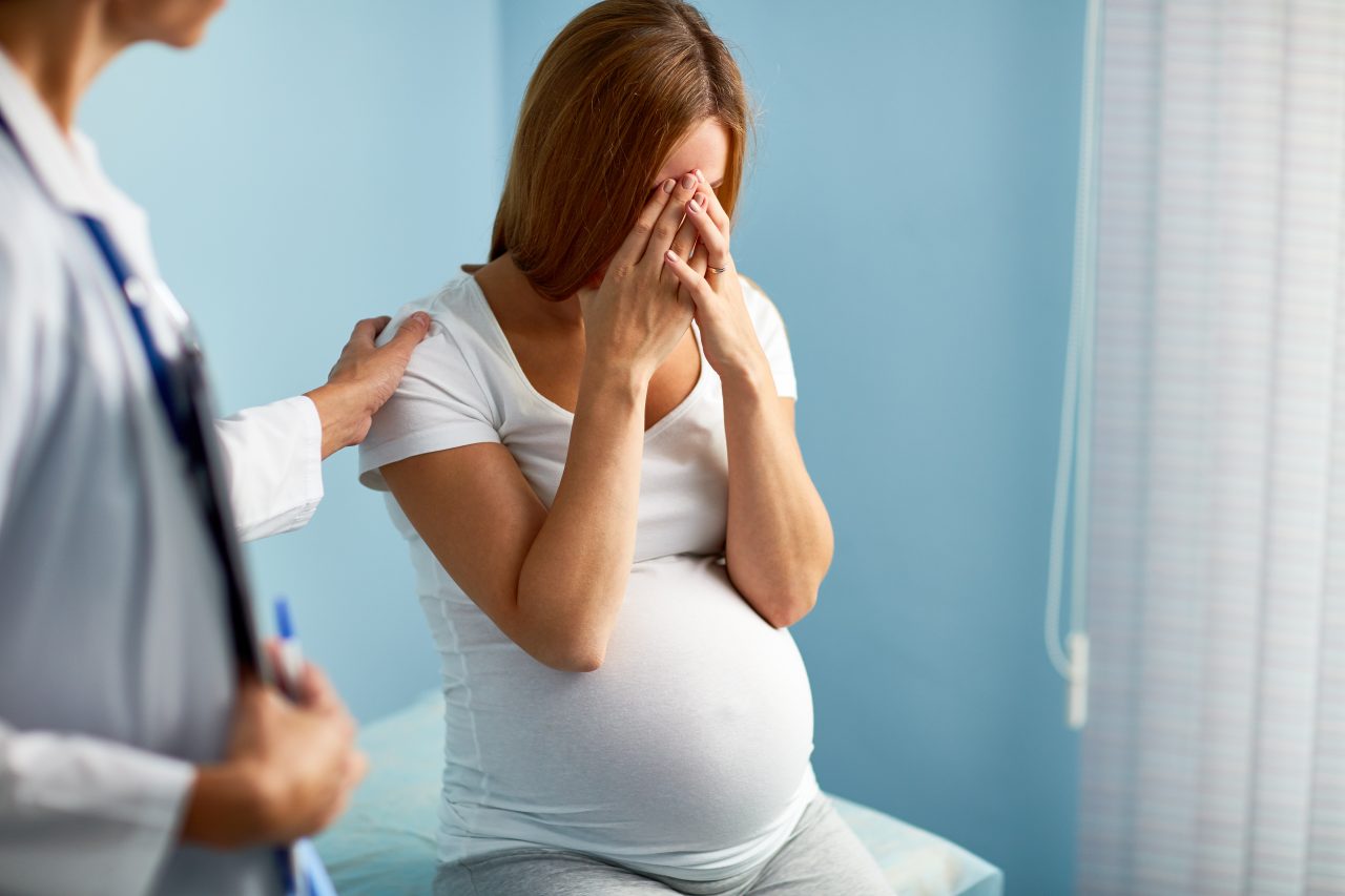 despagubire-uriasa-pentru-o-gravida,-dupa-ce-a-pierdut-sarcina-in-urma-unei-decizii-controversate-a-firmei-la-care-lucra.-cati-bani-va-primi-femeia