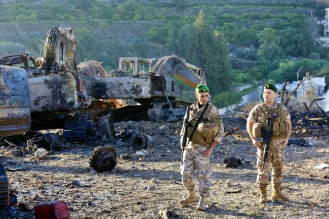 razboi-in-orientul-mijlociu,-ziua-26-|-teheranul-a-lansat-rachete-in-israel,-kuweit,-iordania-si-bahrain-/-cel-putin-9-persoane,-ucise-in-raiduri-israeliene-in-sudul-libanului-/-iran-informeaza-onu-ca-anumite-nave-pot-traversa-stramtoarea-ormuz