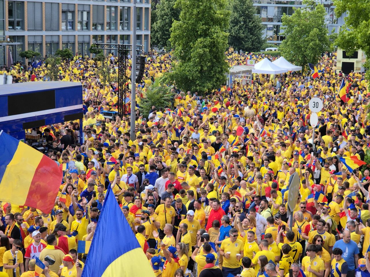 unde-se-strang-suporterii-romani-care-merg-la-meciul-cu-turcia,-de-la-istanbul.-precizari-importante-de-la-frf