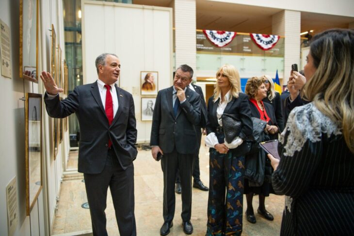 20-de-ani-de-american-spaces-in-romania.-ambasada-sua-la-bucuresti-marcheaza-inaugurarea-expozitiei-founders-museum