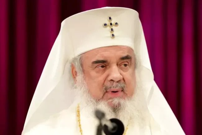 dupa-slujba-de-buna-vestire,-patriarhul-daniel-a-transmis-un-mesaj-pentru-mamele-tinere-din-romania