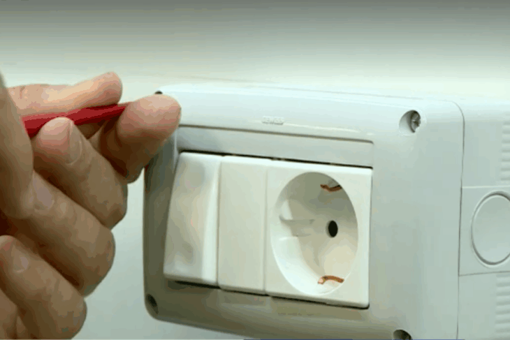cat-castiga-un-electrician-acum,-in-martie-2026.-multi-tineri-aleg-scoli-duale,-atrasi-de-veniturile-atractive