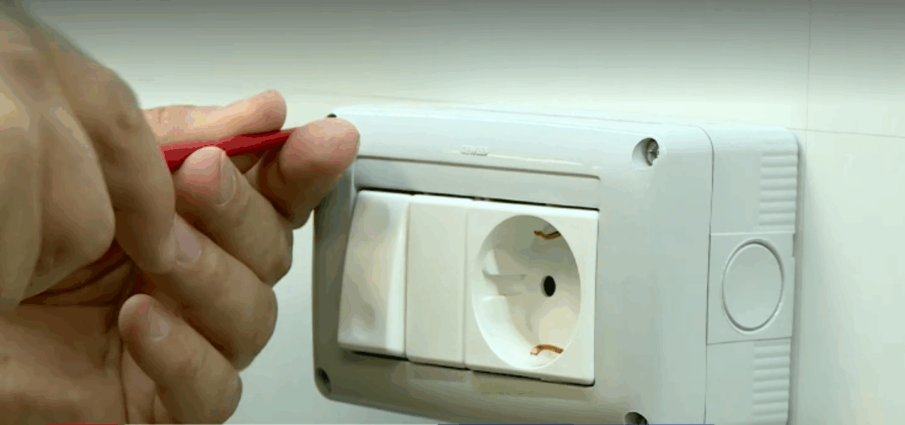 cat-castiga-un-electrician-acum,-in-martie-2026.-multi-tineri-aleg-scoli-duale,-atrasi-de-veniturile-atractive