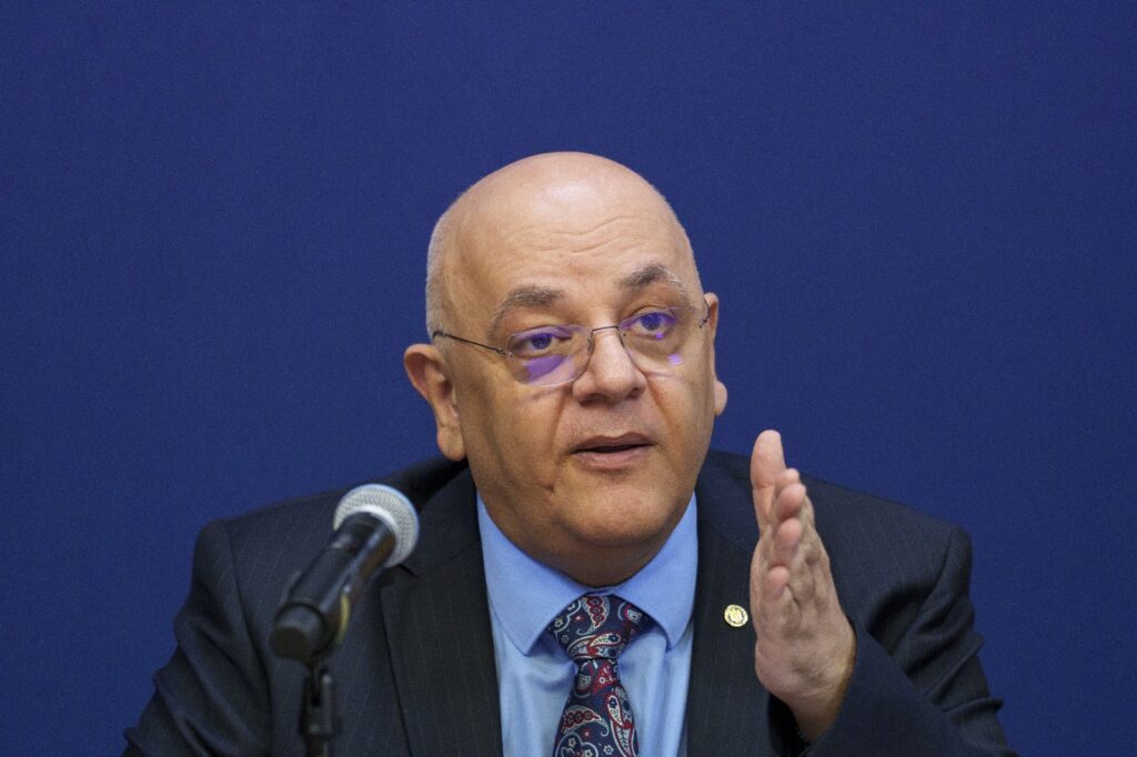 perchezitii-la-dsu.-surse:-raed-arafat,-vizat-direct-/-telefonul-sau-ar-fi-fost-ridicat-de-procurori