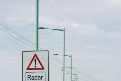 un-sofer-a-platit-o-amenda-de-120000-de-euro-pentru-ca-a-condus-cu-59-km/h.-limita-in-zona-este-30-km/h