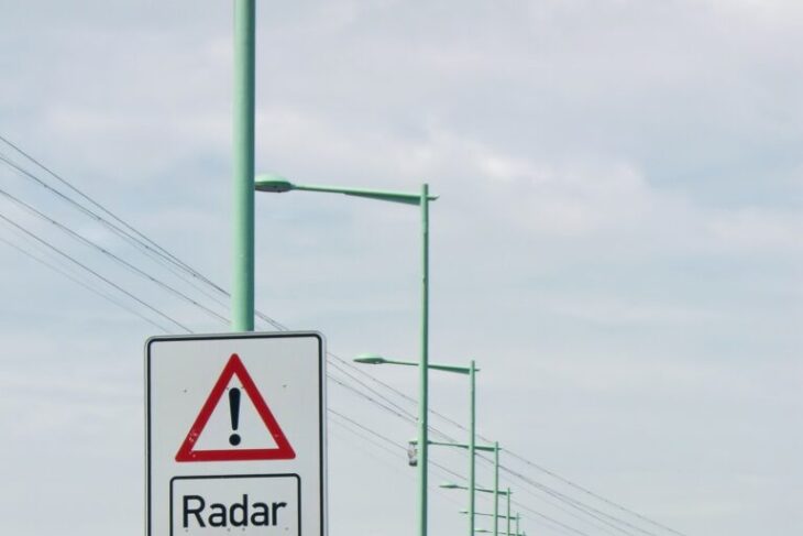 un-sofer-a-platit-o-amenda-de-120000-de-euro-pentru-ca-a-condus-cu-59-km/h.-limita-in-zona-este-30-km/h