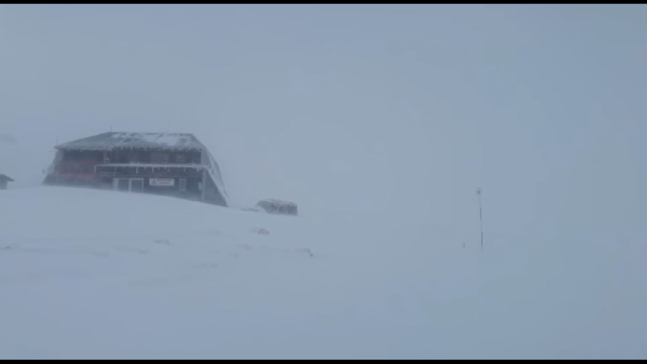 ciclonul-deborah-matura-romania-in-weekend.-strat-de-zapada-de-50-cm-pana-luni