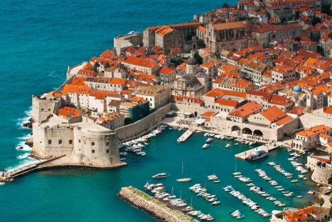 doua-destinatii-preferate-in-randul-romanilor-cauta-95000-de-muncitori-salariile-ajung-si-la-3.000-de-euro