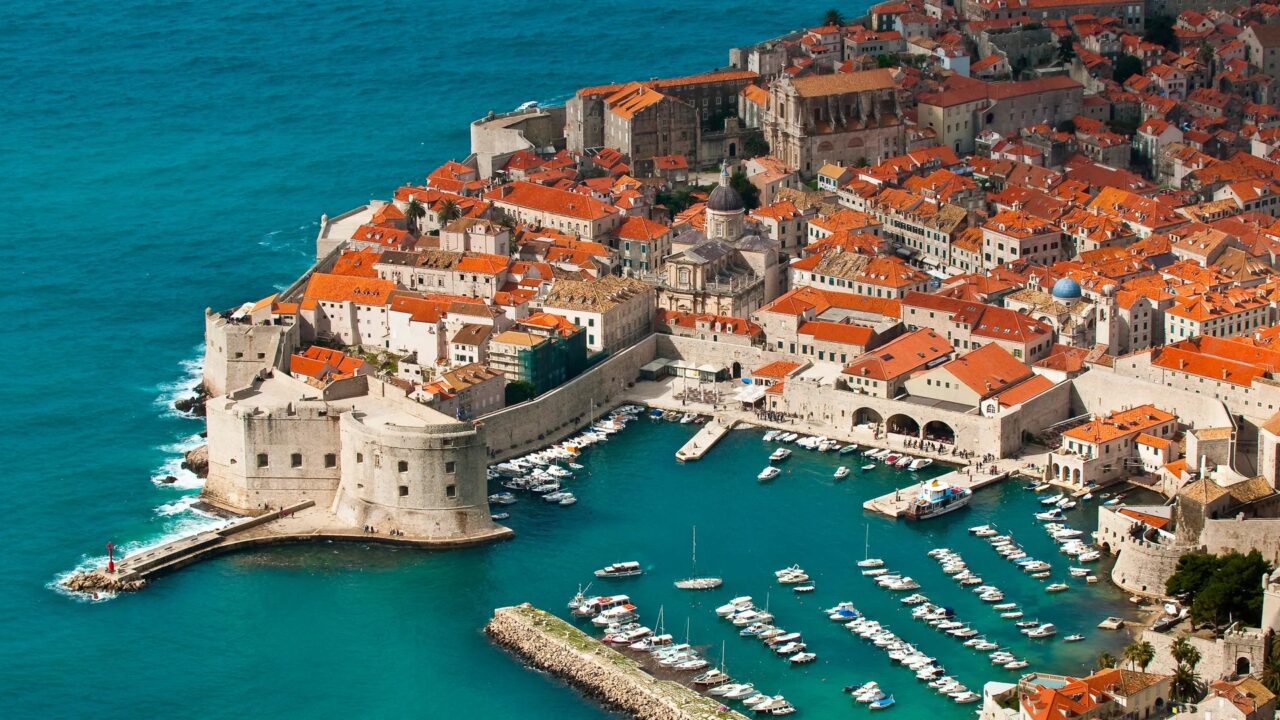 doua-destinatii-preferate-in-randul-romanilor-cauta-95000-de-muncitori-salariile-ajung-si-la-3.000-de-euro