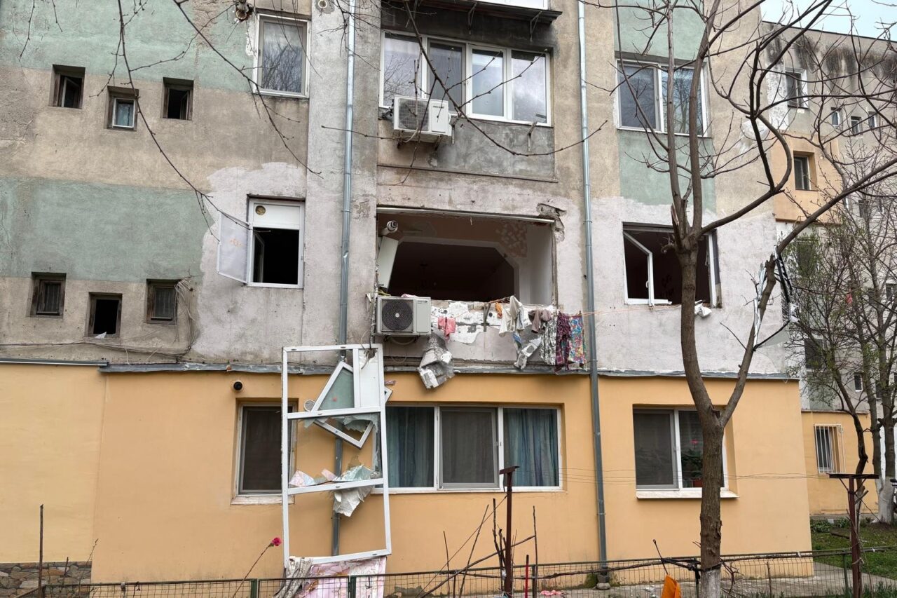 explozie-la-un-bloc-din-caracal.-25-de-persoane-au-fost-evacuate