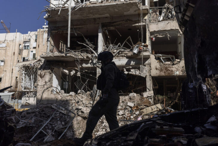 razboiul-din-orientul-mijlociu,-ziua-29-rebelii-houthi-intra-in-razboi.-sursa-cnn:-a-doua-racheta-lansata-catre-israel/-iranul-a-atacat-o-nava-americana-in-apropierea-unui-port-din-oman