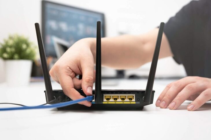 de-ce-se-intrerupe-internetul-in-casa-si-ce-poti-verifica-inainte-sa-suni-operatorul