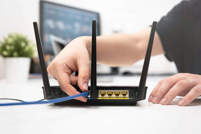 de-ce-se-intrerupe-internetul-in-casa-si-ce-poti-verifica-inainte-sa-suni-operatorul