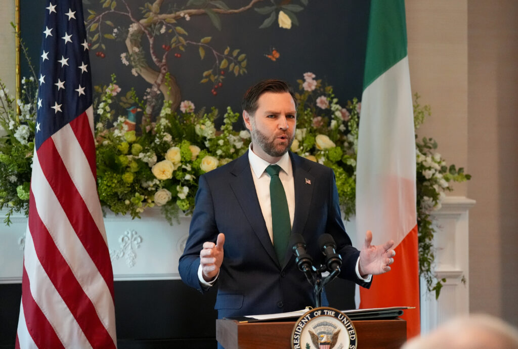 vicepresedintele-jd-vance-a-castigat-sondajul-conservator-de-tip-straw-poll-pentru-alegerile-prezidentiale-din-2028,-organizat-in-cadrul-reuniunii-cpac