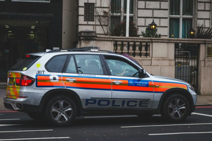 un-autoturism-a-lovit-mai-multi-pietoni-in-centrul-unui-oras-din-marea-britanie.-mai-multe-persoane-au-fost-ranite