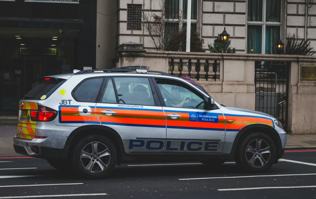 un-autoturism-a-lovit-mai-multi-pietoni-in-centrul-unui-oras-din-marea-britanie.-mai-multe-persoane-au-fost-ranite