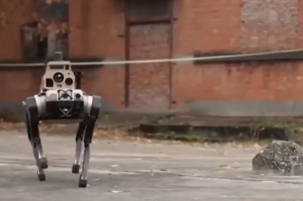 chinezii-au-testat-roboti-caini-de-lupta-care-opereaza-autonom-ca-o-haita-de-lupi