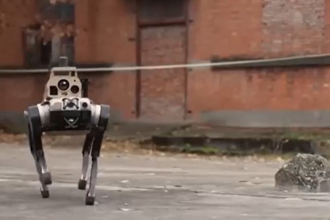 chinezii-au-testat-roboti-caini-de-lupta-care-opereaza-autonom-ca-o-haita-de-lupi