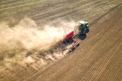 se-vinde-monstrul-din-agricultura:-o-remorca-cu-peste-26-de-tone-duse-fara-probleme-pretul-cerut-surprinde
