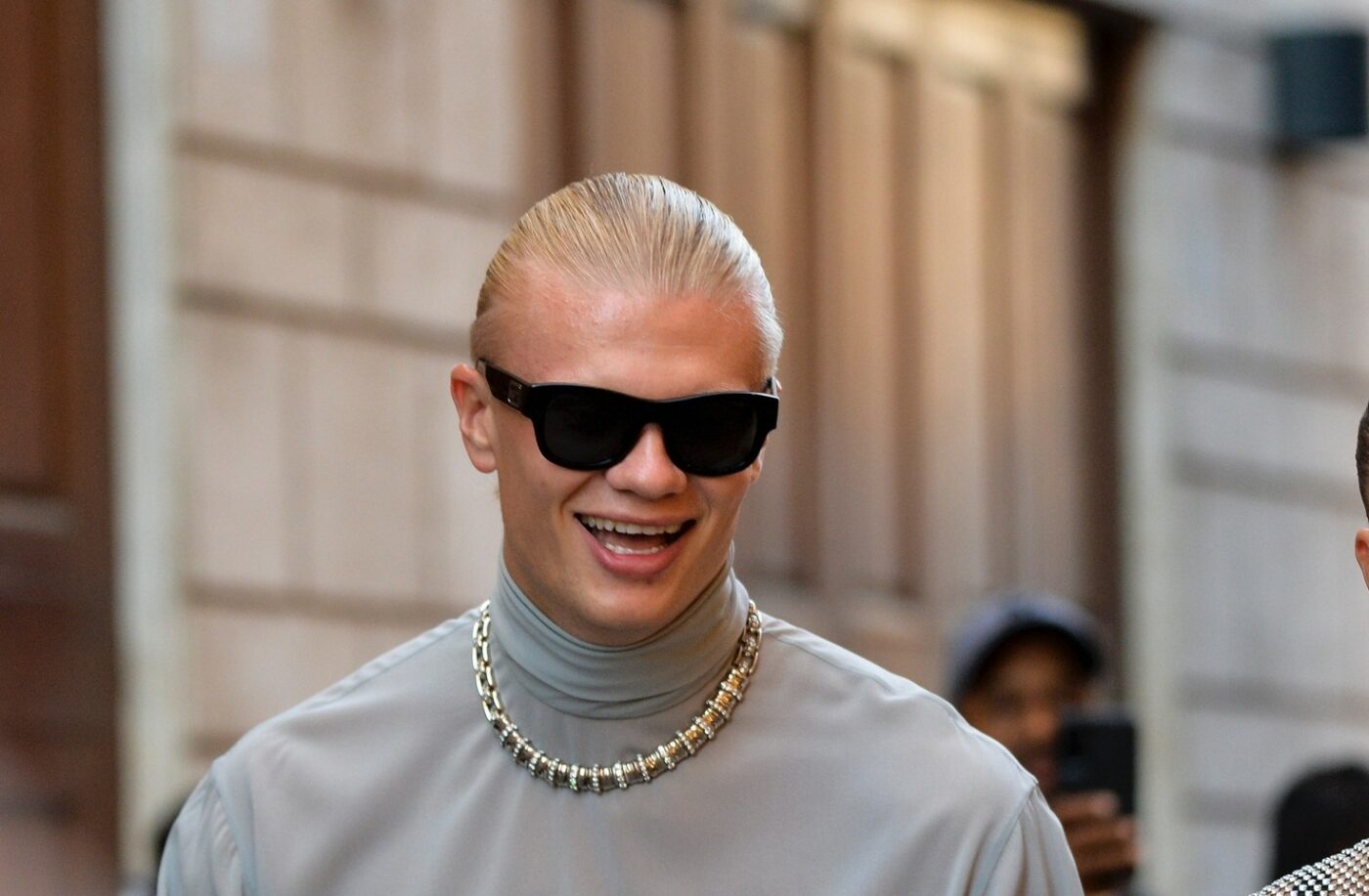 nu-s-a-uitat-la-bani!-erling-haaland-a-platit-480.000-de-euro-pentru-un-mercedes-inspirat-de-louis-vuitton
