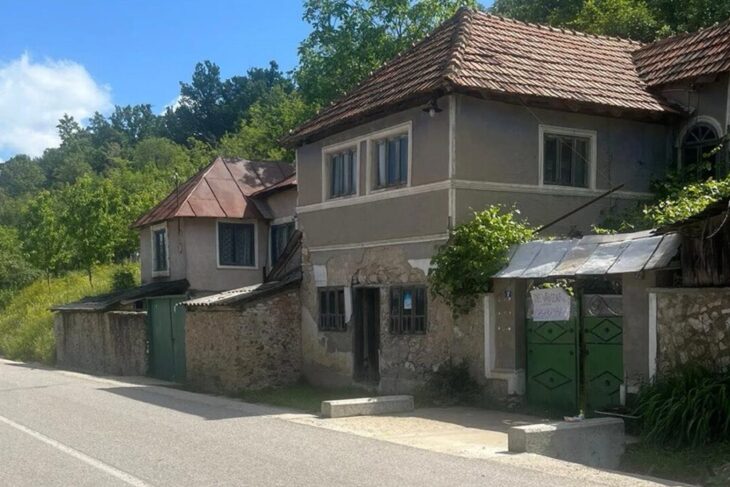 oferta-imobiliara-de-neratat:-casa-cu-teren-generos-si-beci-cat-toata-locuinta,-la-pret-de-garsoniera.-mai-mult,-te-poti-muta-oricand-in-ea