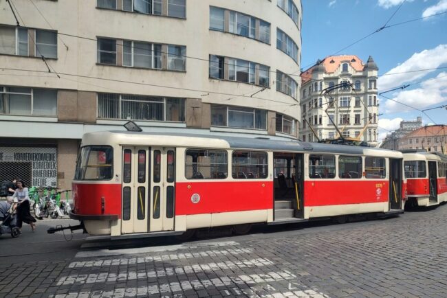 elevi-din-petrosani,-loviti-de-un-tramvai-in-praga.-adolescentii-au-fost-neatenti,-in-timp-ce-incercau-sa-faca-poze-in-centrul-capitalei-cehiei