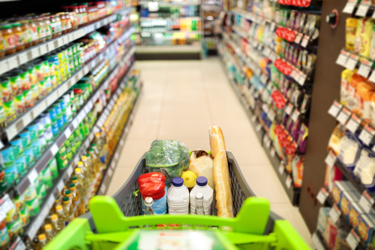 greseala-pe-care-o-faci-atunci-cand-mergi-la-supermarket.-ajungi-sa-platesti-mai-mult-decat-necesar