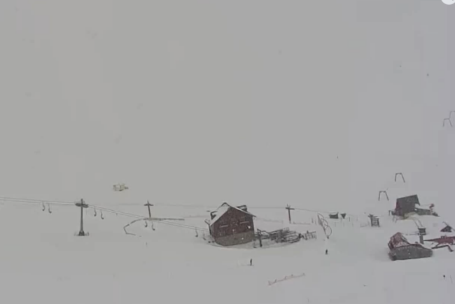 autoritatile-sinaia-anunta-record-de-zapada-la-cota-2.000-pentru-luna-martie
