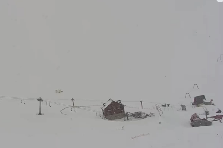 autoritatile-sinaia-anunta-record-de-zapada-la-cota-2.000-pentru-luna-martie