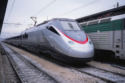 record-istoric-pe-calea-ferata-din-romania.-un-tren-a-parcurs-distanta-dintre-sighisoara-si-simeria-in-doar-81-de-minute