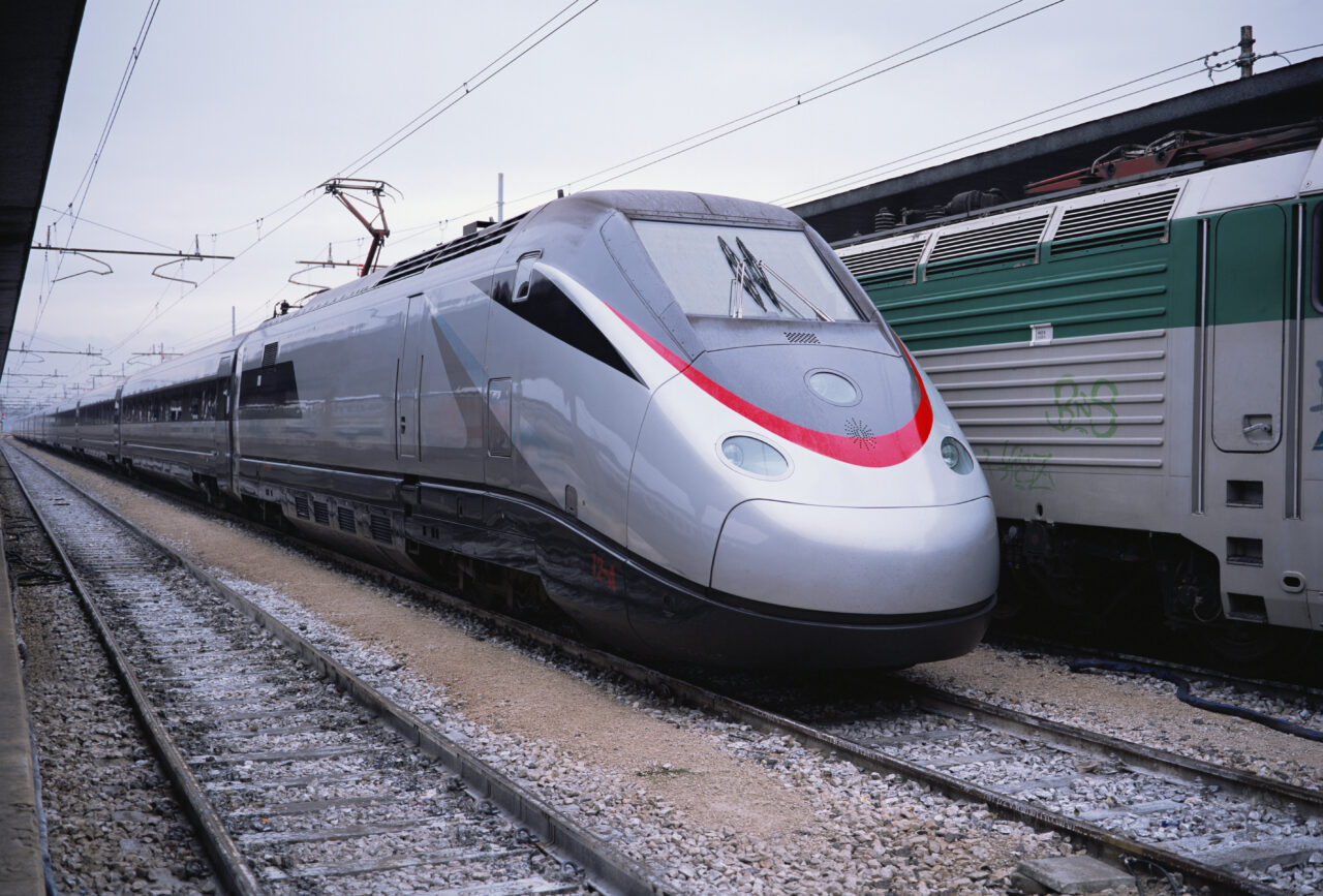 record-istoric-pe-calea-ferata-din-romania.-un-tren-a-parcurs-distanta-dintre-sighisoara-si-simeria-in-doar-81-de-minute