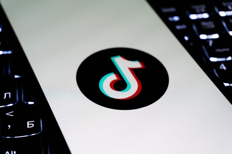 tiktok-introduce-un-joc-ascuns-in-mesaje:-cum-il-activezi-si-ce-trebuie-sa-faci-ca-sa-castigi