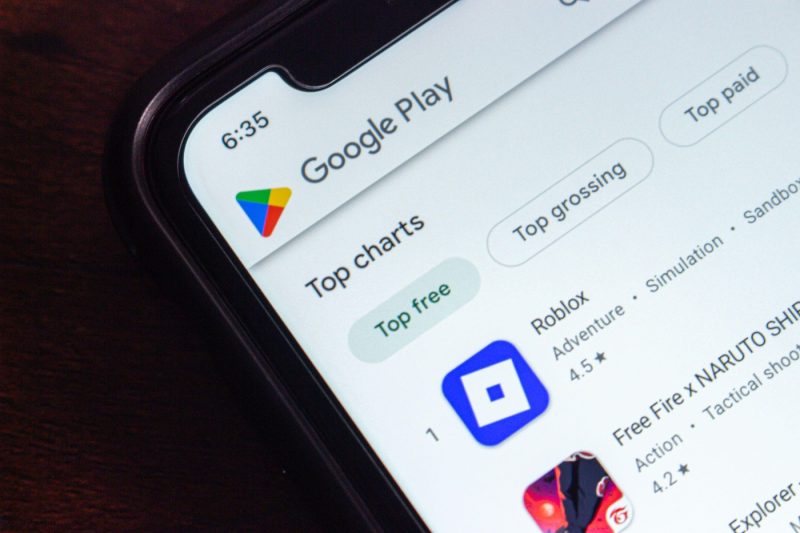 malware-ul-de-pe-google-play-care-a-infectat-milioane-de-telefoane:-cum-iti-compromite-complet-smartphone-ul-android