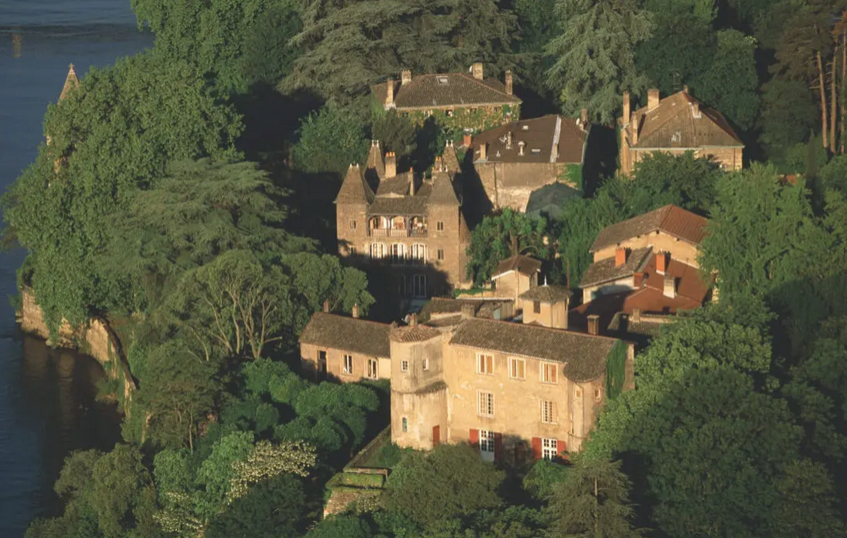 un-castel-din-patrimoniul-orasului-lyon-a-fost-scos-la-vanzare-la-un-pret-redus