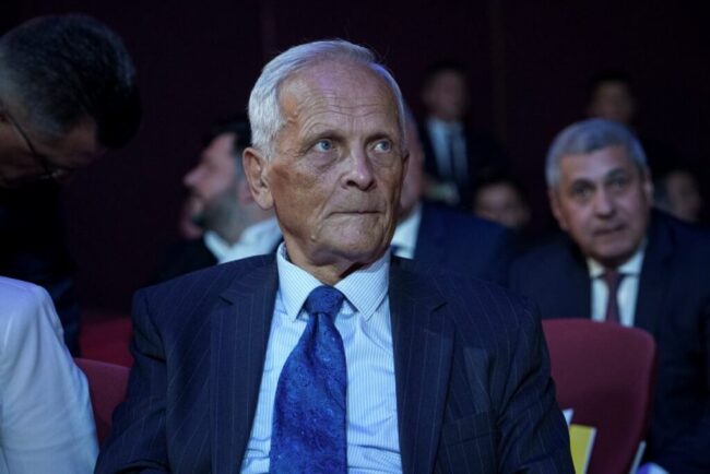 stolojan:-nu-avem-nici-o-alta-sansa-decat-sa-mergem-inainte-cu-premierul-bolojan