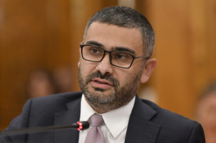 florin-manole:-mama-mea-a-lucrat-intr-o-croitorie-toata-viata.-salariul-ei-n-a-crescut-decat-odata-cu-salariul-minim,-indiferent-cat-de-mult-sau-cat-de-bine-a-muncit