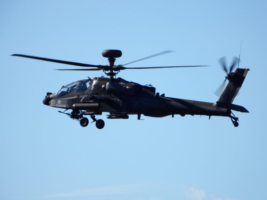 un-elicopter-american!-trageti!-trageti!-/-barbati-inarmati-din-iran-au-tras-asupra-elicopterelor-americane-implicate-in-misiunea-de-salvare-a-pilotului-disparut-in-atacul-iranian