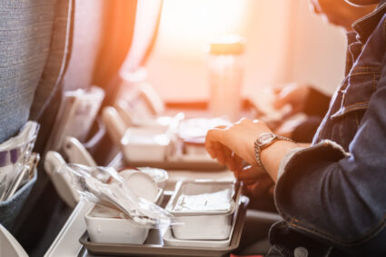 opinia-stewardeselor-cel-mai-murdar-loc-din-avion.-paradisul-bacteriilor-nu-este-capacul-de-wc