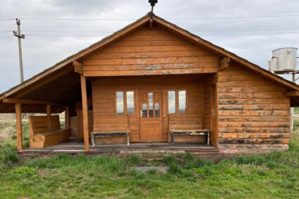 cea-mai-ieftina-casa-din-romania-localitatea-in-care-o-cabana-se-vinde-cu-doar-4.000-euro-acum,-in-aprilie-2026