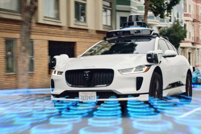 fostul-sef-uber-da-verdictul-care-ii-enerveaza-pe-fanii-tesla:-waymo-conduce-clar-cursa-robotaxiurilor