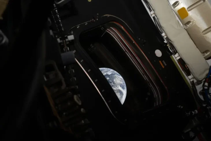 pentru-prima-data-din-1972,-oamenii-vad-din-nou-pamantul-din-drumul-spre-luna.-nasa-a-publicat-imaginile-din-a-treia-zi-a-misiunii-artemis-ii