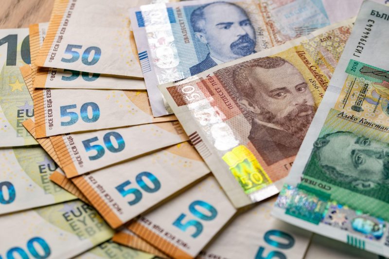 unde-poti-schimba-leva-in-lei-sau-in-euro-daca-ai-ramas-cu-bani-din-vacantele-in-bulgaria:-multi-turisti-romani-sunt-in-aceasta-situatie