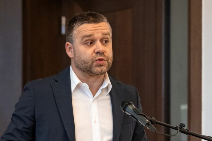 parcurile-din-capitala-vor-fi-reabilitate.-ciucu:-salariul-de-primar-e-o-gluma-proasta