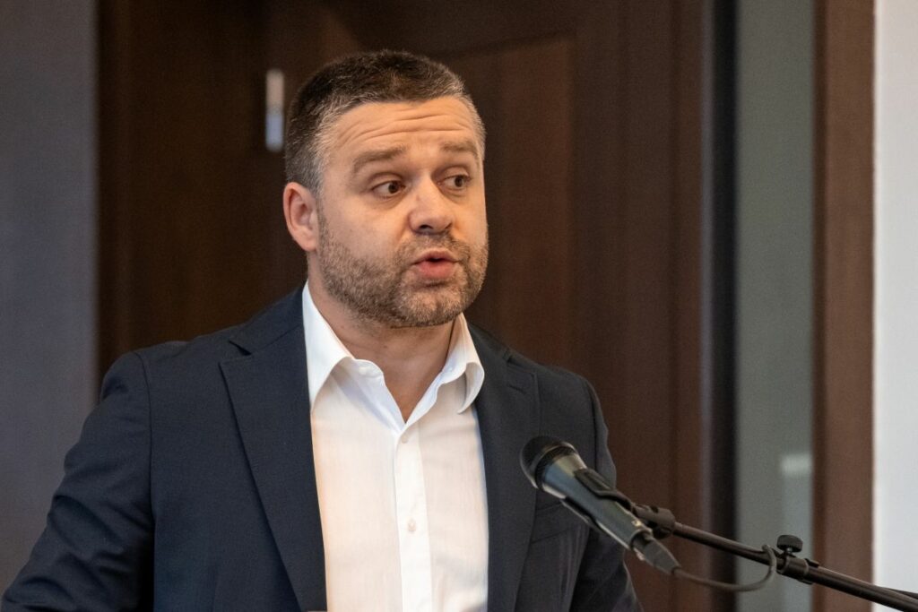 parcurile-din-capitala-vor-fi-reabilitate.-ciucu:-salariul-de-primar-e-o-gluma-proasta